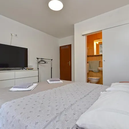 2393 * Rovinj